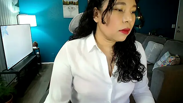 SHEILYN  online show from May 12, 2026, 4:20 am