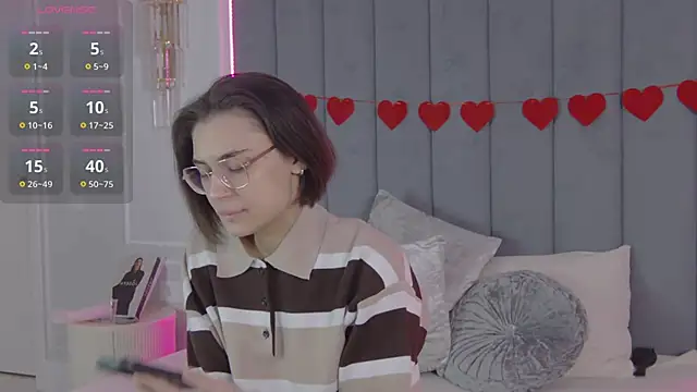 VioletAsh online show from March 5, 2026, 4:53 am