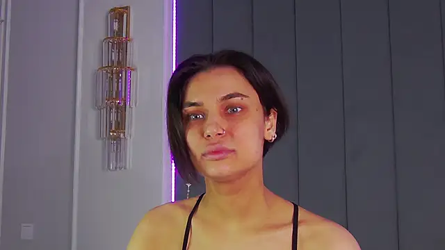 VioletAsh online show from December 4, 2025, 4:44 am