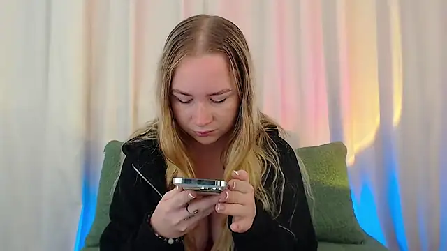 Snapshot of Mystic_Chloe chatting on September 19, 2025, 12:14 am Mystic Chloe online show from September 19, 2025, 12:14 am