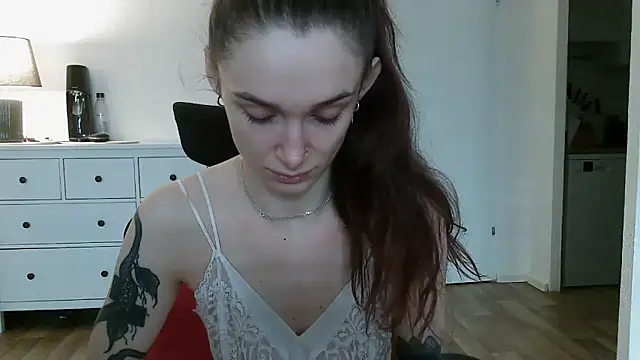   Leyla   online show from November 27, 2025, 7:31 am