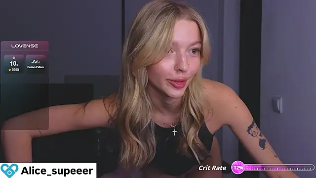 Snapshot of Alice_super_ chatting on October 3, 2025, 12:39 pm Alice super online show from October 3, 2025, 12:39 pm