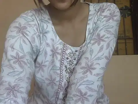 Nura7 online show from May 4, 2026, 1:31 am