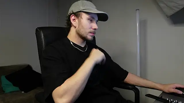 Snapshot of Ethan_Fyre chatting on October 29, 2025, 9:47 pm Ethan Fyre online show from October 29, 2025, 9:47 pm