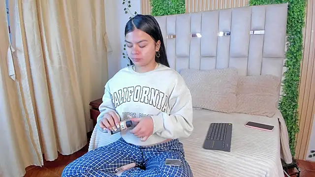 Snapshot of Jade_Nmm chatting on February 2, 2026, 12:37 pm Jade Nmm online show from February 2, 2026, 12:37 pm