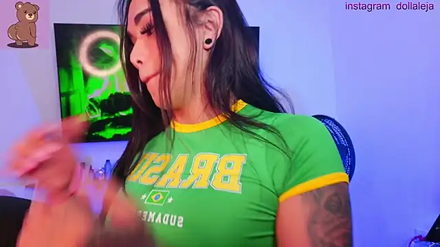 alejadolly online show from April 24, 2026, 9:33 am