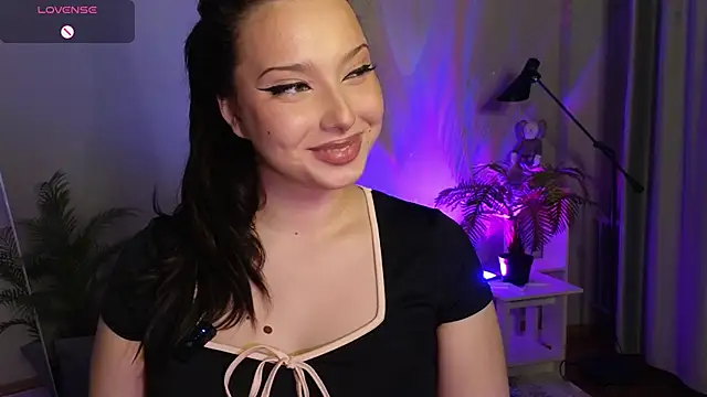 Lucy louras online show from October 15, 2025, 12:02 pm