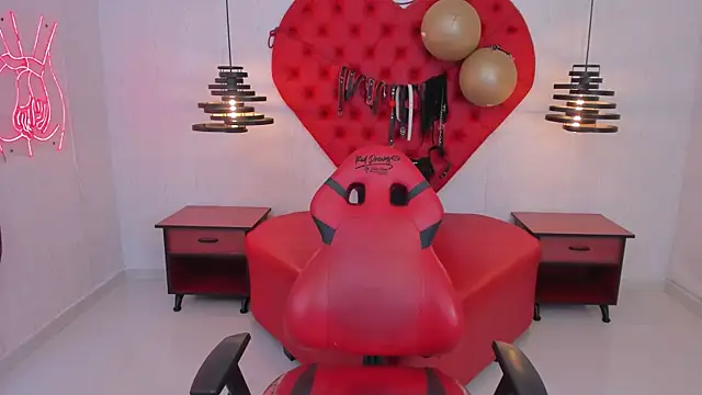 Miiaa Foxyy  online show from September 20, 2025, 3:44 am