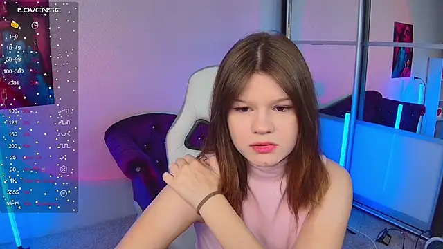 Snapshot of Lunamytrend chatting on October 31, 2025, 12:02 pm Lunamytrend online show from October 31, 2025, 12:02 pm