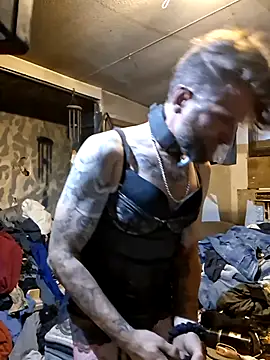 Snapshot of bearded_cross chatting on May 16, 2026, 4:22 am bearded cross online show from May 16, 2026, 4:22 am