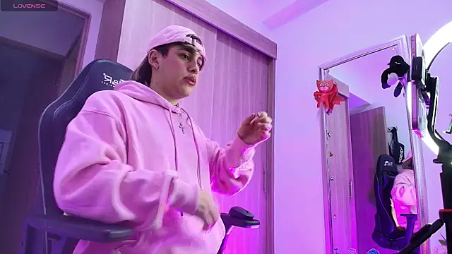 Snapshot of brunothompson3 chatting on October 23, 2025, 4:22 am brunothompson3 online show from October 23, 2025, 4:22 am