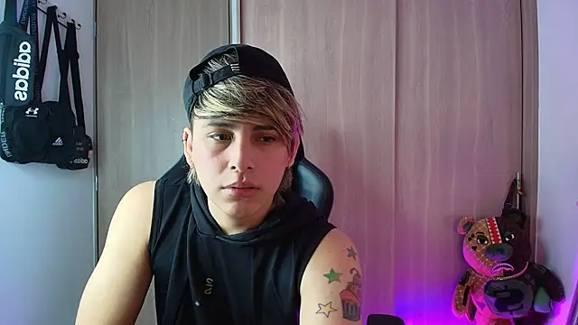 Snapshot of brunothompson3 chatting on September 25, 2025, 11:22 pm brunothompson3 online show from September 25, 2025, 11:22 pm