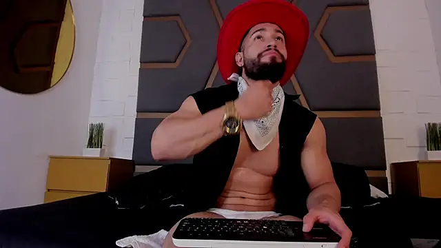 massimofiore  online show from November 14, 2025, 3:32 am