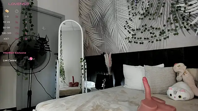 Kira Key online show from January 16, 2026, 1:42 am