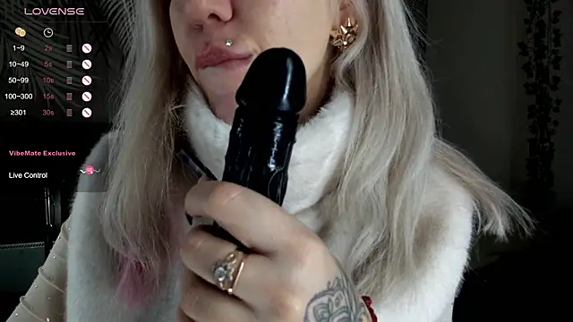 Kira Key online show from March 10, 2026, 1:53 am