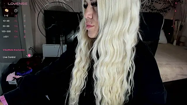 Kira Key online show from February 16, 2026, 1:37 am