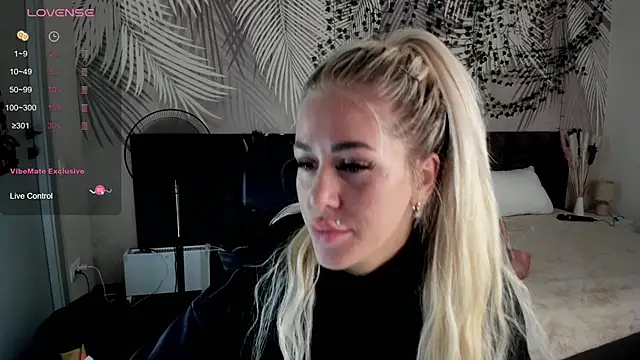 Kira Key online show from February 15, 2026, 1:39 am