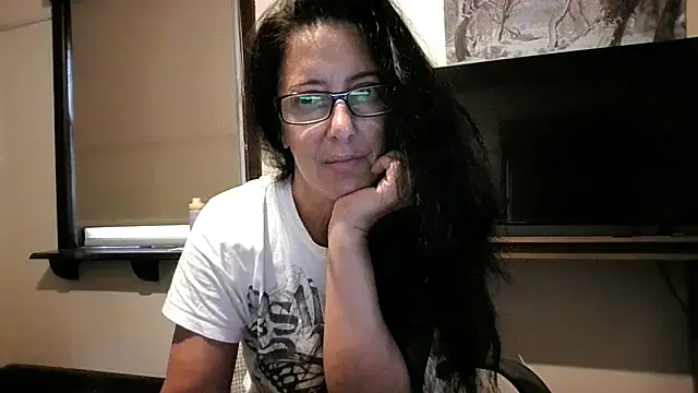 CleopatraGirl online show from May 3, 2026, 2:05 am