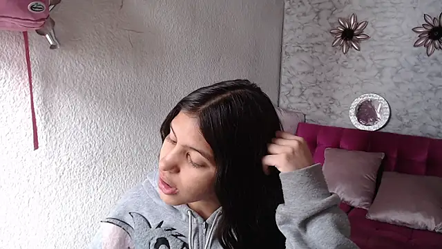Evagirl69 online show from May 19, 2026, 12:23 pm