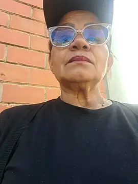 Snapshot of Vickysweeeettt chatting on March 26, 2026, 12:47 pm Vickysweeeettt online show from March 26, 2026, 12:47 pm