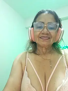 Snapshot of Vickysweeeettt chatting on April 3, 2026, 11:33 pm Vickysweeeettt online show from April 3, 2026, 11:33 pm