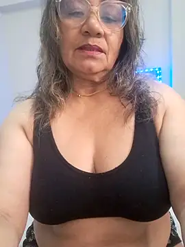 Snapshot of Vickysweeeettt chatting on March 2, 2026, 3:41 pm Vickysweeeettt online show from March 2, 2026, 3:41 pm