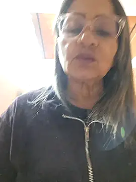 Snapshot of Vickysweeeettt chatting on March 21, 2026, 9:25 am Vickysweeeettt online show from March 21, 2026, 9:25 am