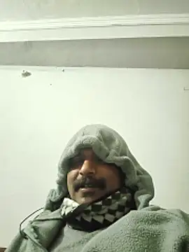 vardh033 online show from December 22, 2025, 1:44 pm