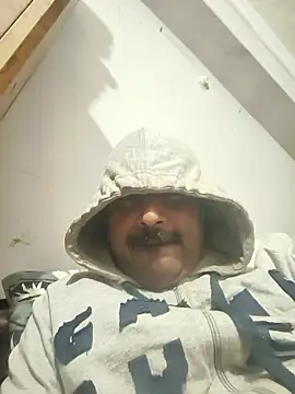 vardh033 online show from January 9, 2026, 2:57 pm