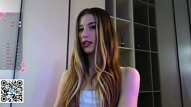 Quinavelle online show from October 12, 2025, 7:21 am