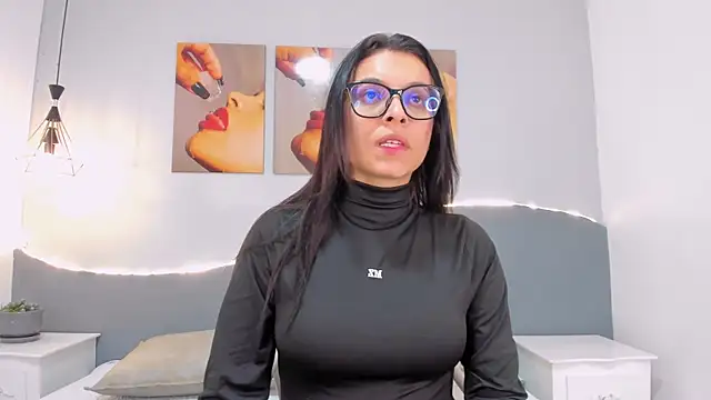 Sara mora  online show from May 28, 2026, 11:49 am