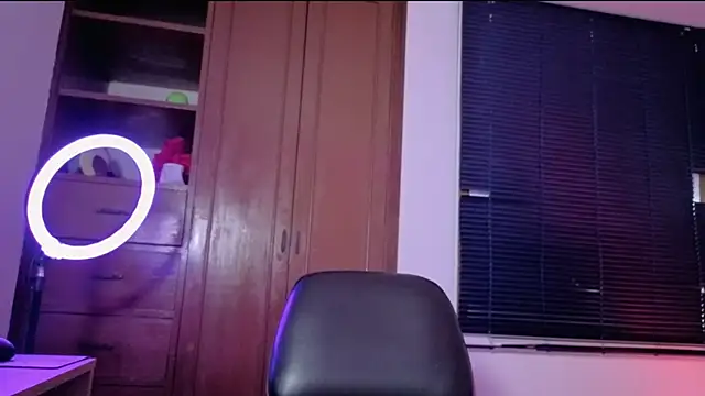 MiaCollinssx online show from April 10, 2026, 2:57 pm