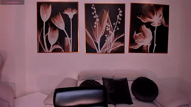 Snapshot of TiffannySins chatting on March 3, 2026, 11:17 am TiffannySins online show from March 3, 2026, 11:17 am