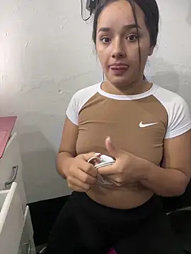 Snapshot of Luciaparker03 chatting on March 5, 2026, 11:32 pm Luciaparker03 online show from March 5, 2026, 11:32 pm