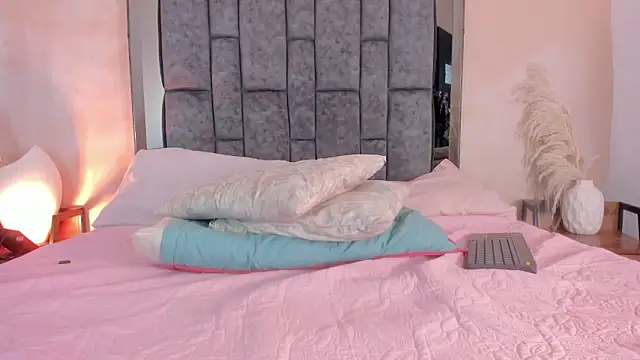  miss mia online show from February 28, 2026, 11:54 am