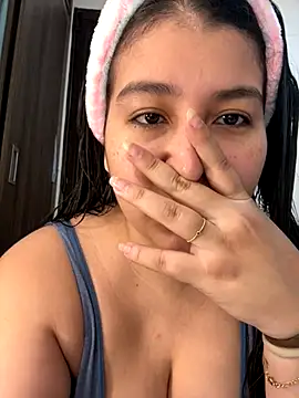 evelyn 1702 online show from November 15, 2025, 7:51 pm