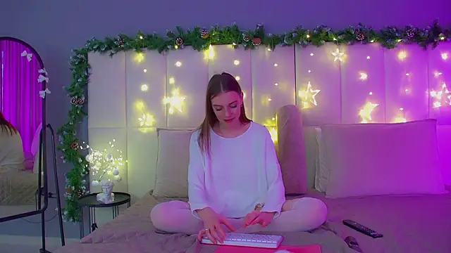 VeronicaVances online show from December 2, 2025, 6:26 am