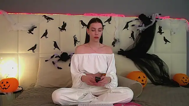 VeronicaVances online show from October 24, 2025, 6:07 pm