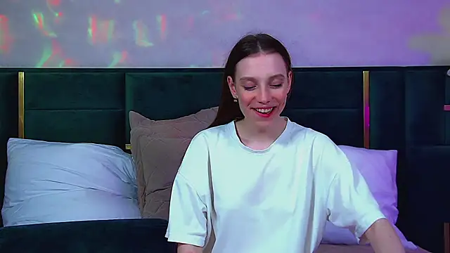 VeronicaVances online show from June 5, 2026, 6:52 am