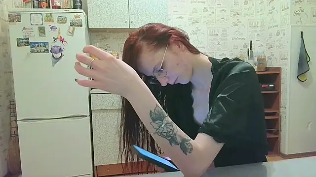 Lucy Divine online show from December 4, 2025, 9:58 pm