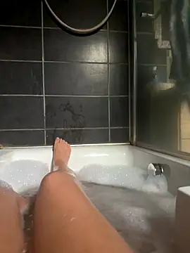 Victoriasteel online show from November 20, 2025, 10:27 am