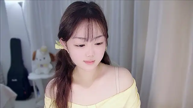 YUANYUAN-A online show from December 19, 2025, 11:45 am