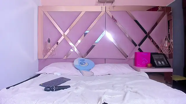 Sophia moo  online show from April 12, 2026, 4:38 am