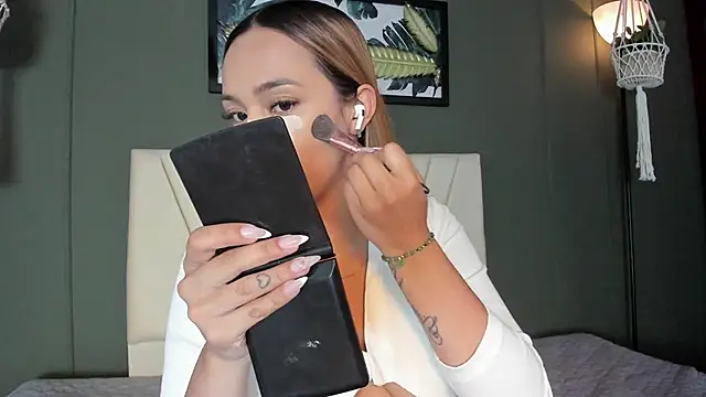 nikolevoshkie  online show from April 11, 2026, 12:20 pm