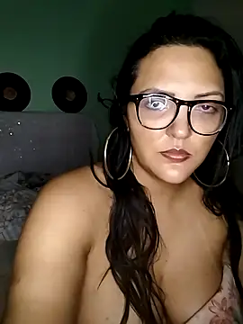 Snapshot of AuroraChest chatting on September 20, 2025, 1:32 am AuroraChest online show from September 20, 2025, 1:32 am