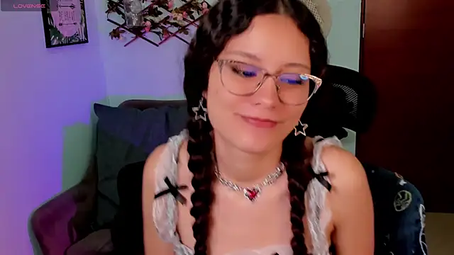 Krysten Riter online show from November 26, 2025, 2:50 pm