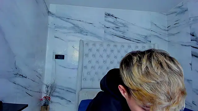 Ari and Storm online show from November 11, 2025, 1:06 pm