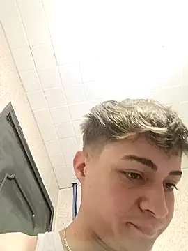 Ari and Storm online show from November 30, 2025, 2:40 pm