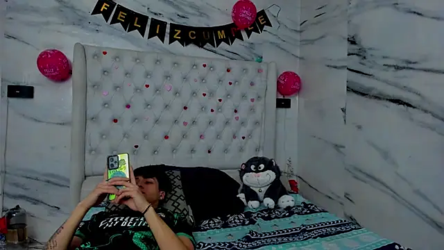 Snapshot of Ari_and_Storm chatting on March 29, 2026, 2:08 pm Ari and Storm online show from March 29, 2026, 2:08 pm