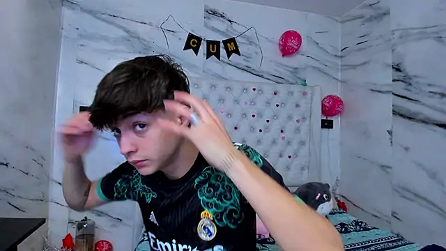 Snapshot of Ari_and_Storm chatting on April 13, 2026, 2:43 pm Ari and Storm online show from April 13, 2026, 2:43 pm